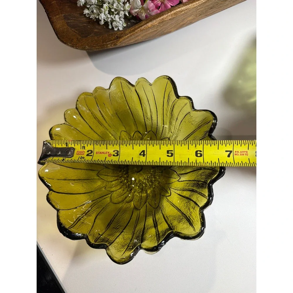 Vintage Indiana Glass Lily Pons sunflower bowl in avocado green